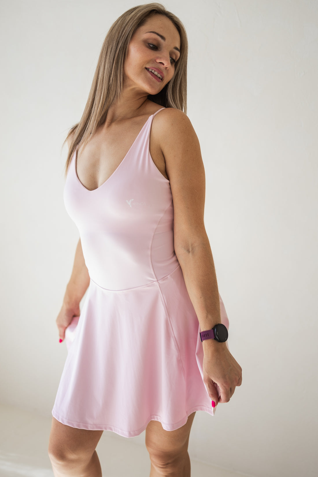Blush Pink Tenisa kleita ar iestrādātiem šortiem