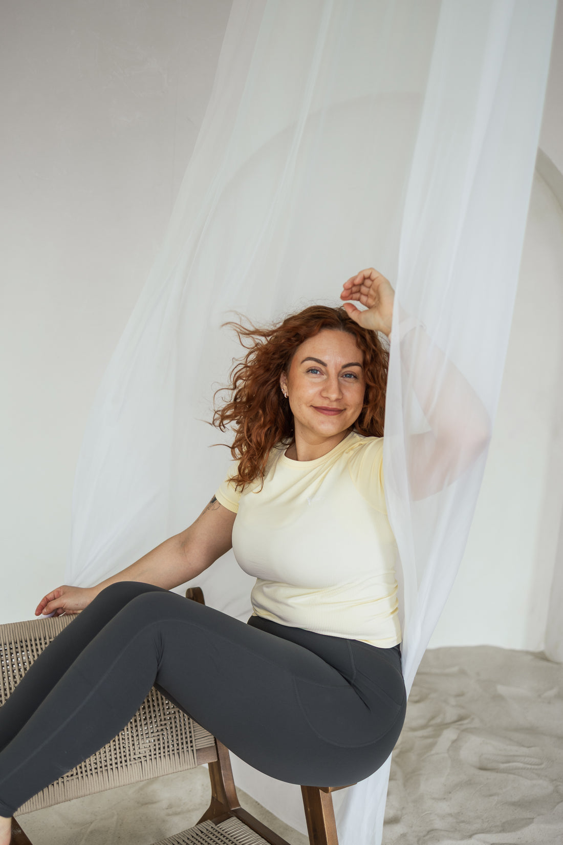 Butter Yellow Sculpt Motion T-krekls